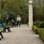 Meine Augsburger Ansichten - Menschen im Park ..