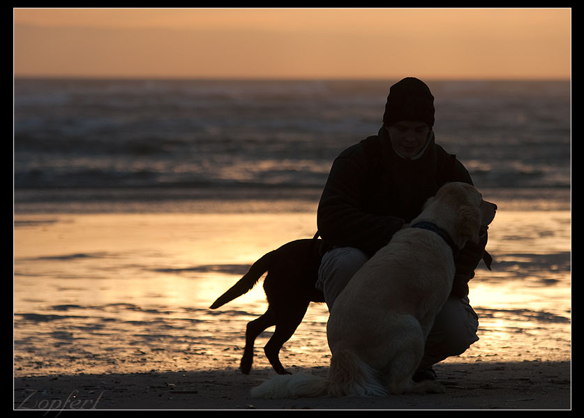 Meine Drei beim Sonnenuntergang in DK