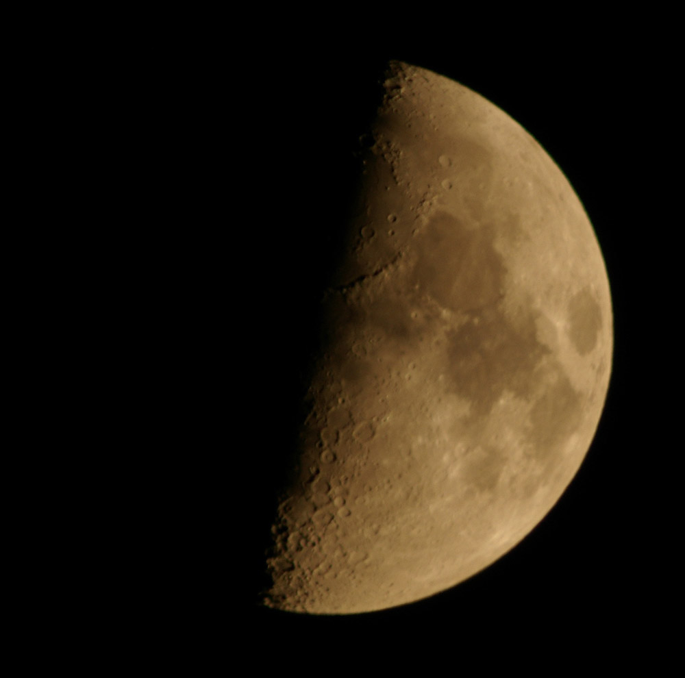 Meine erste Mondaufnahme (30.09.,19:49Uhr)...