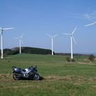 Meine FJR im Vogelsberg zwischen Windrädern