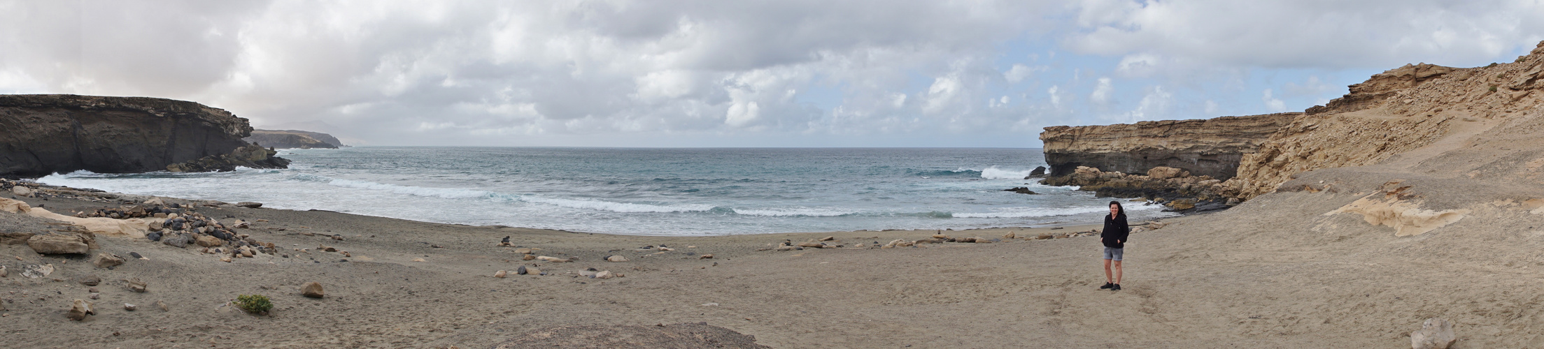 Meine Frau am Strand von La Pared