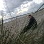 Meine Frau im Urlaub am Strand in Holland