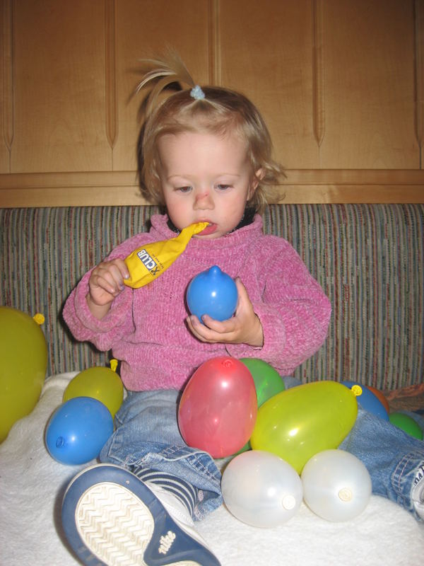 Meine kkeine Schwester mit den Luftbalonen