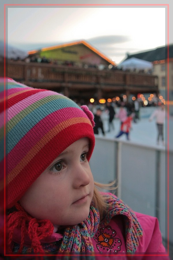 Meine Kleine träumt auf dem Weihnachtsmarkt