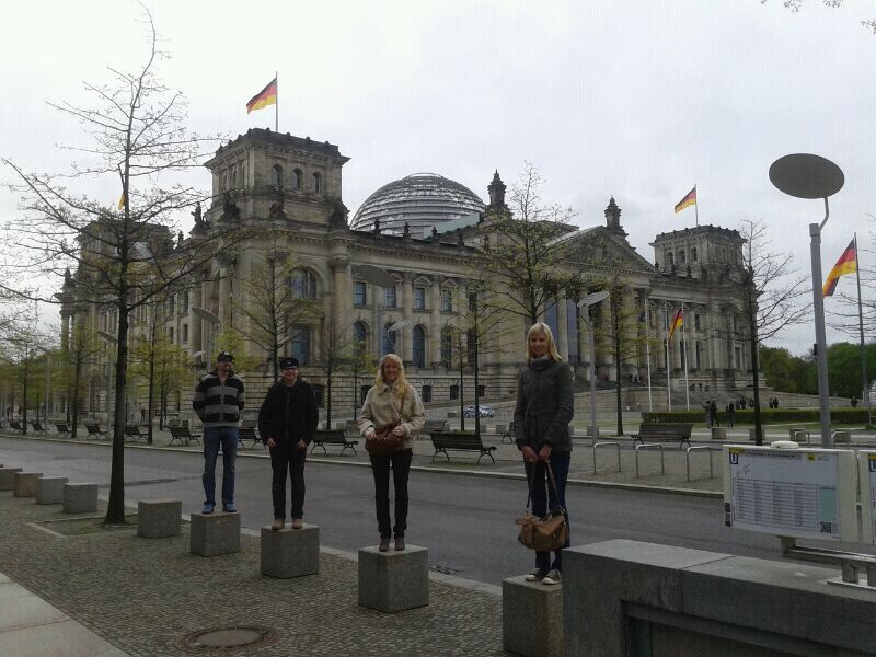 Meine Lieben vor dem Bundestag