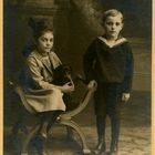Meine Mutter mit ihrem Bruder 1917 in Wien.