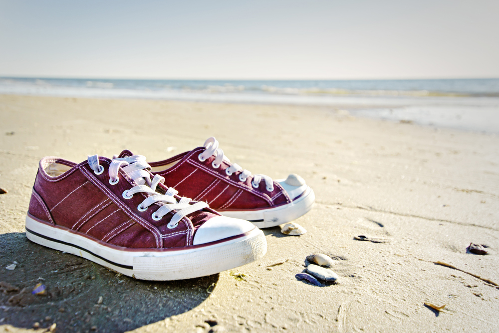 meine schuhe und ich am strand