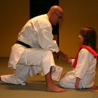 Meine Tochter bekommt die Orange auszeichnung bei Karate