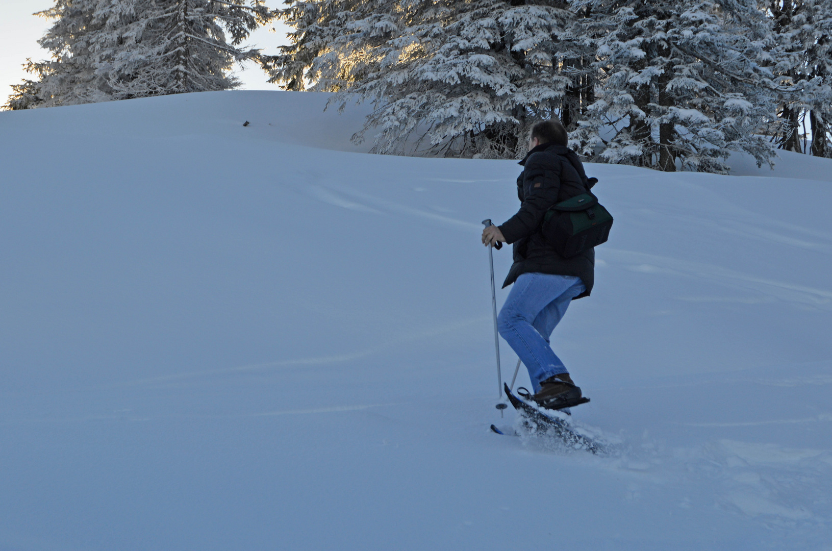 Meine Wenigkeit - hier wurde ich mal fotografiert mit den Schneeschuhen