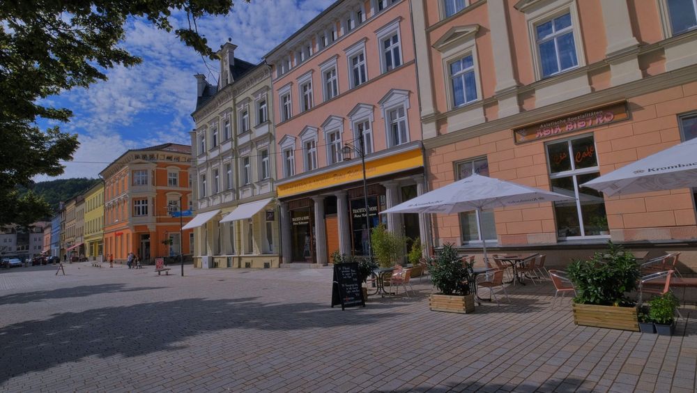 Meiningen, Asia-Bistro auf dem Markt (Meiningen, Asia-Bistro en la plaza major)