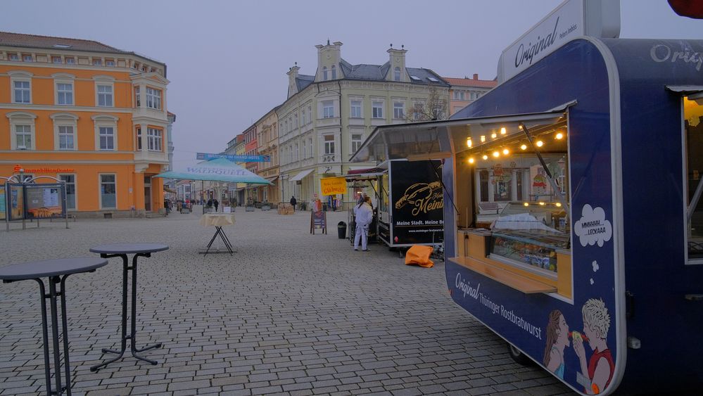 Meiningen, hier gibt es Bratwürste (Meiningen, aquí hay salchichas fritas)