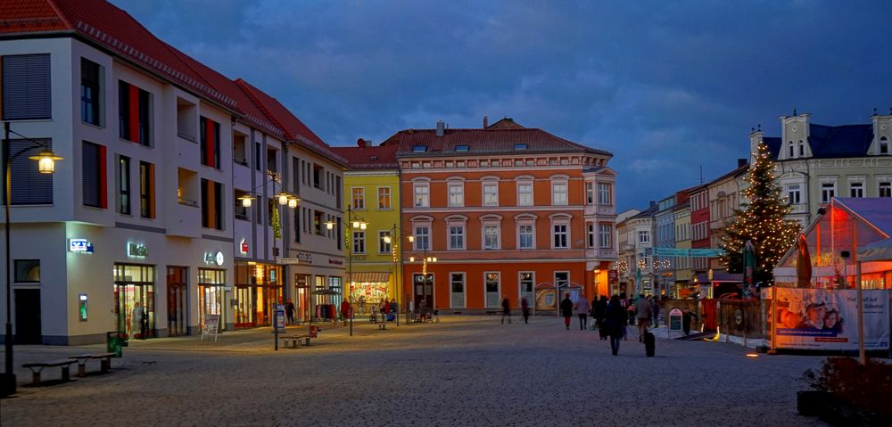 Meiningen, Marktplatz am Abend (Meiningen, la plaza major por la tarde)