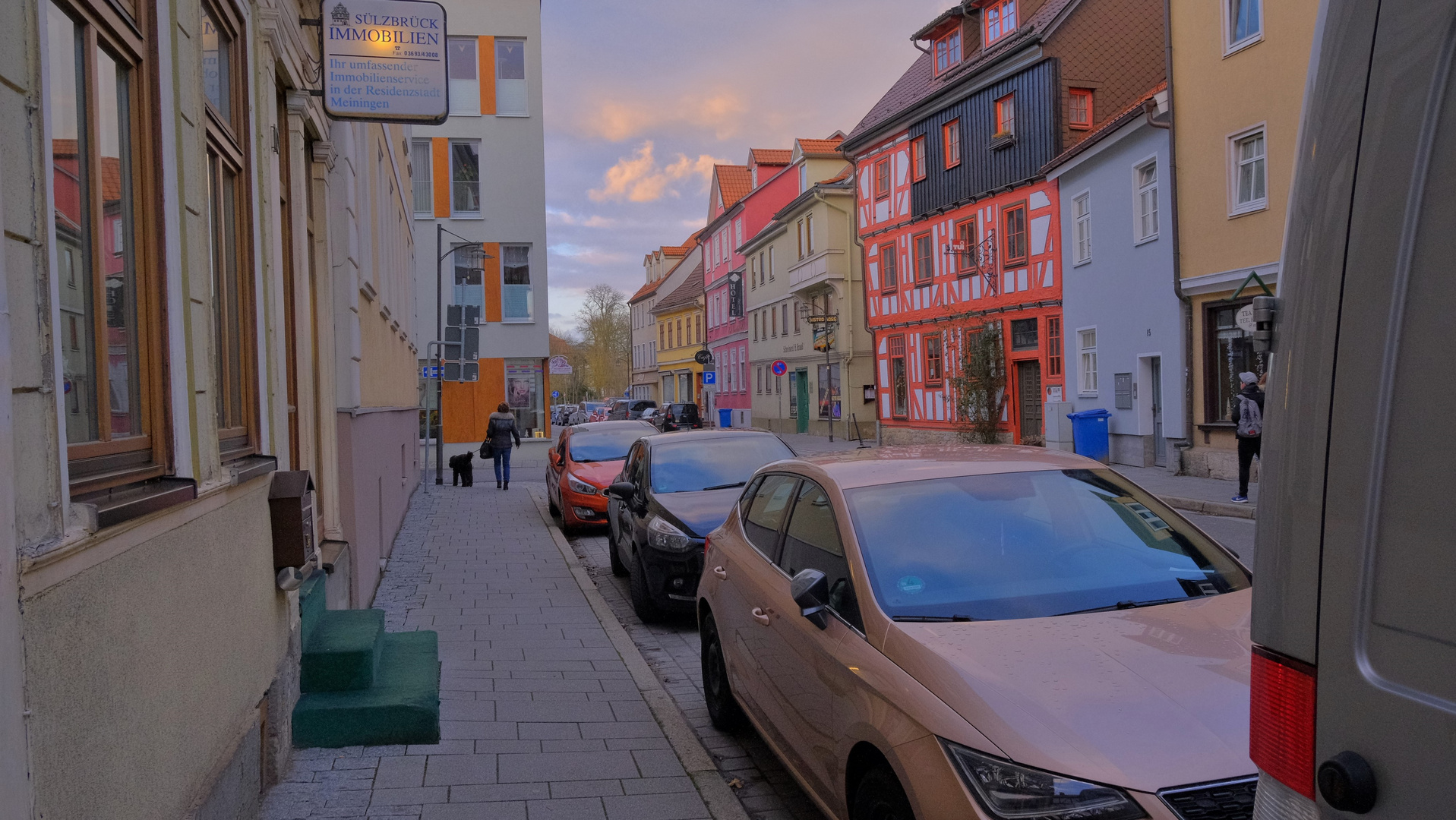 Meiningen, schöne farbige Häuser (Meiningen, casas muy bien coloridas)