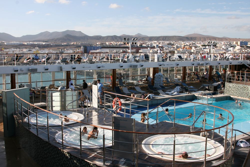 MeinSchiff 1 vor Fuerteventura (Puerto del Rosario)