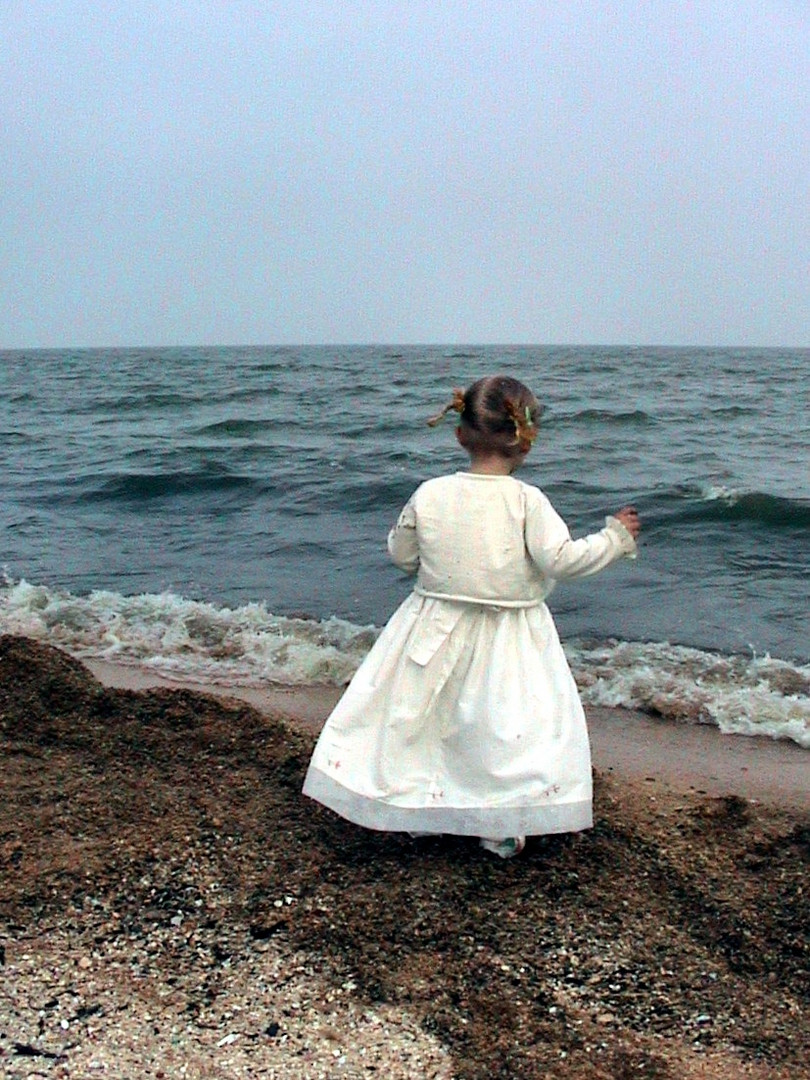 meisje aan het IJsselmeer