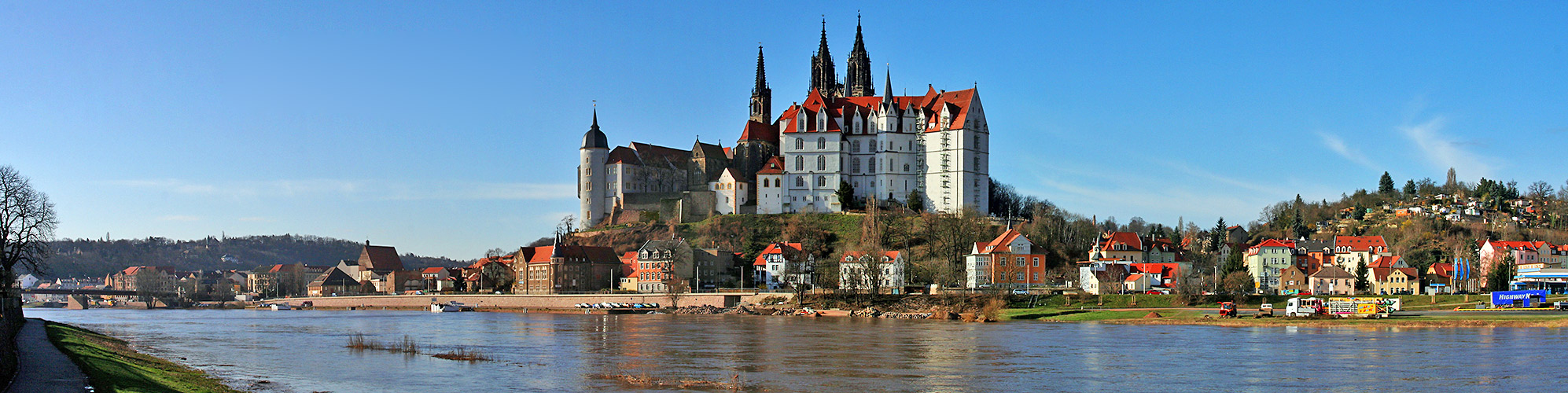 Meißner Dom und Burg bei leichtem Elbehochwasser 2008