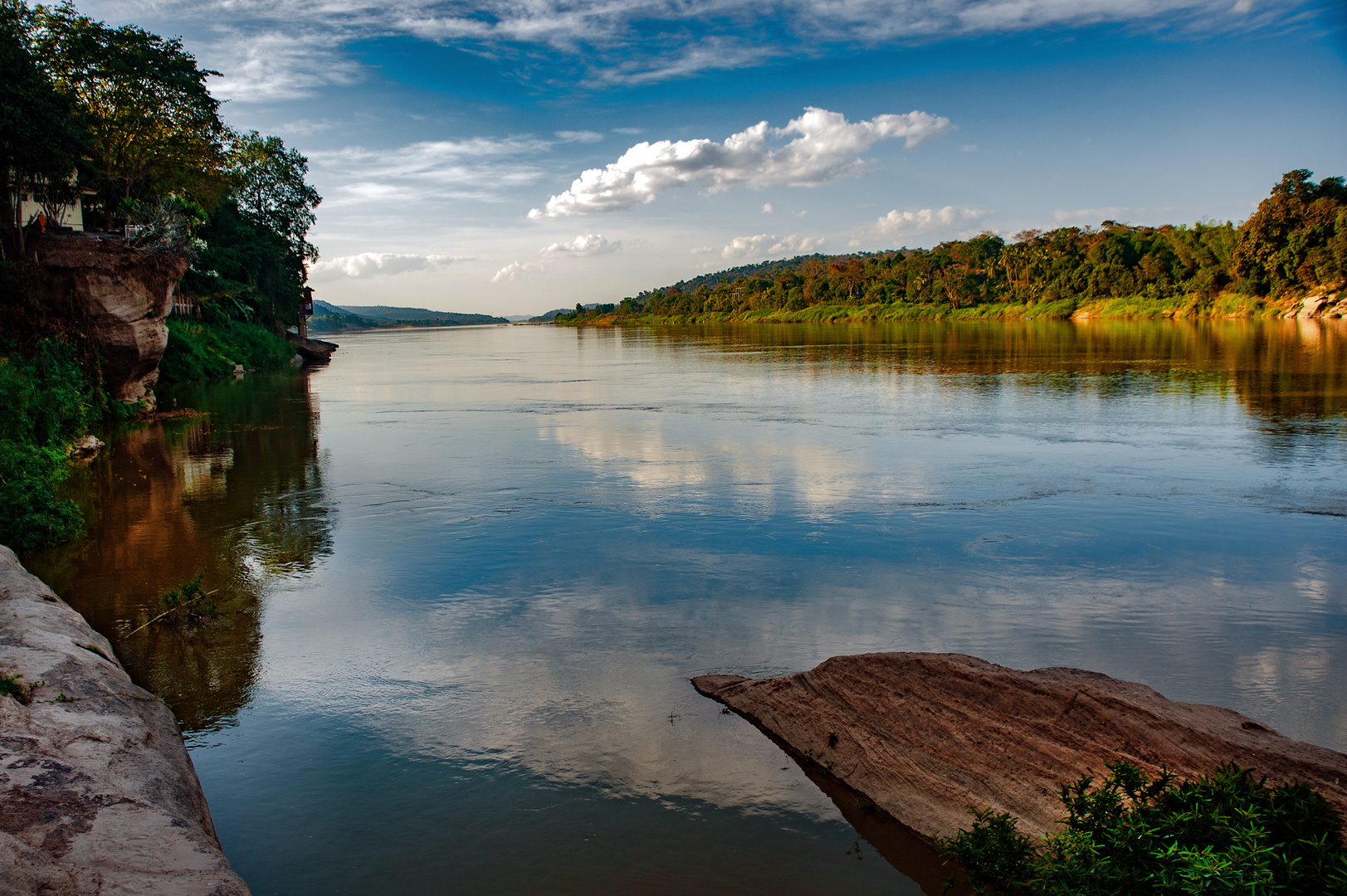 Mekong river at Wat Hin Maak Peng