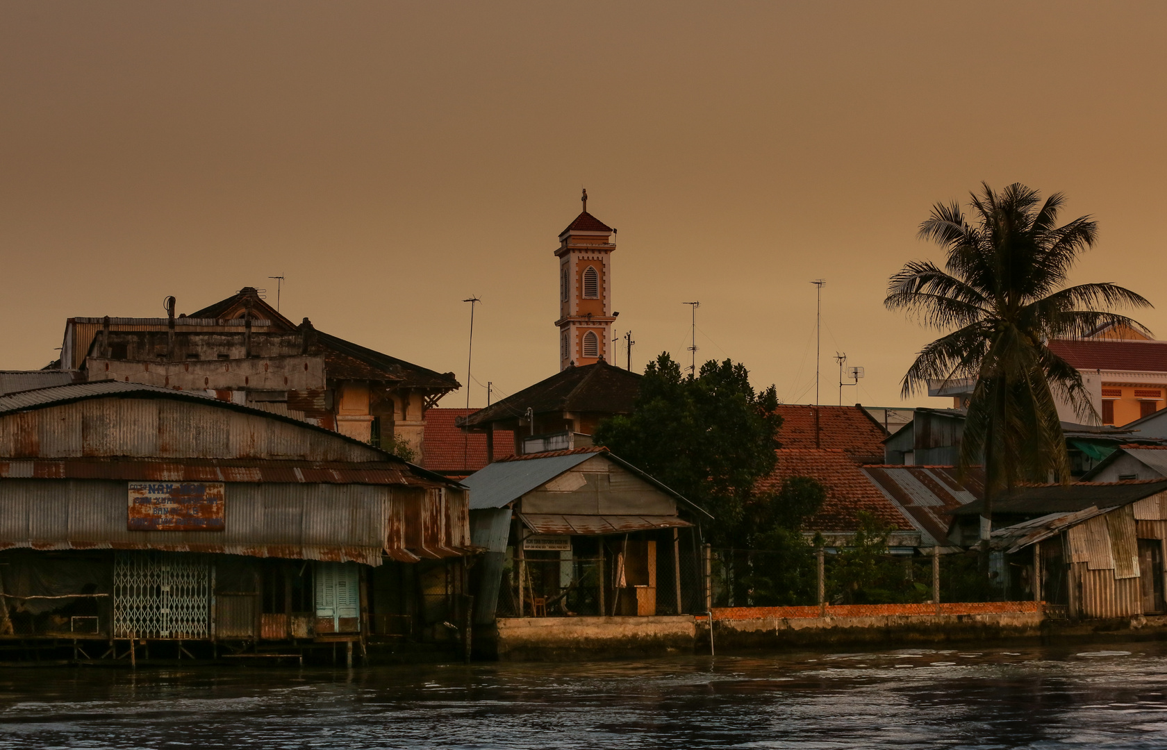 Mekong Sa Dec am Abend