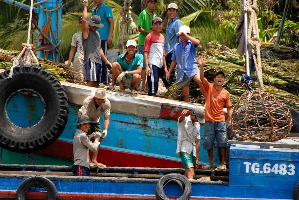 Mekong- Schiffslöscher bei der Arbeit