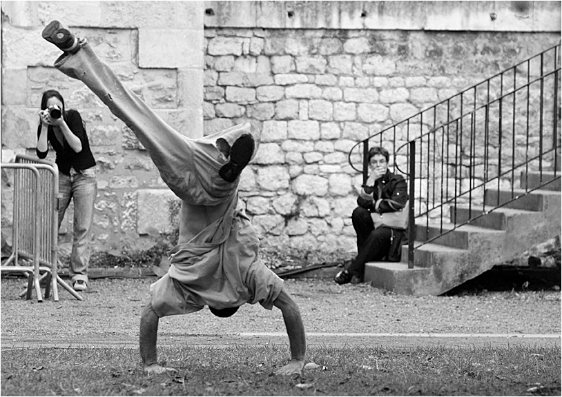 mélange danse théatrale acrobatique