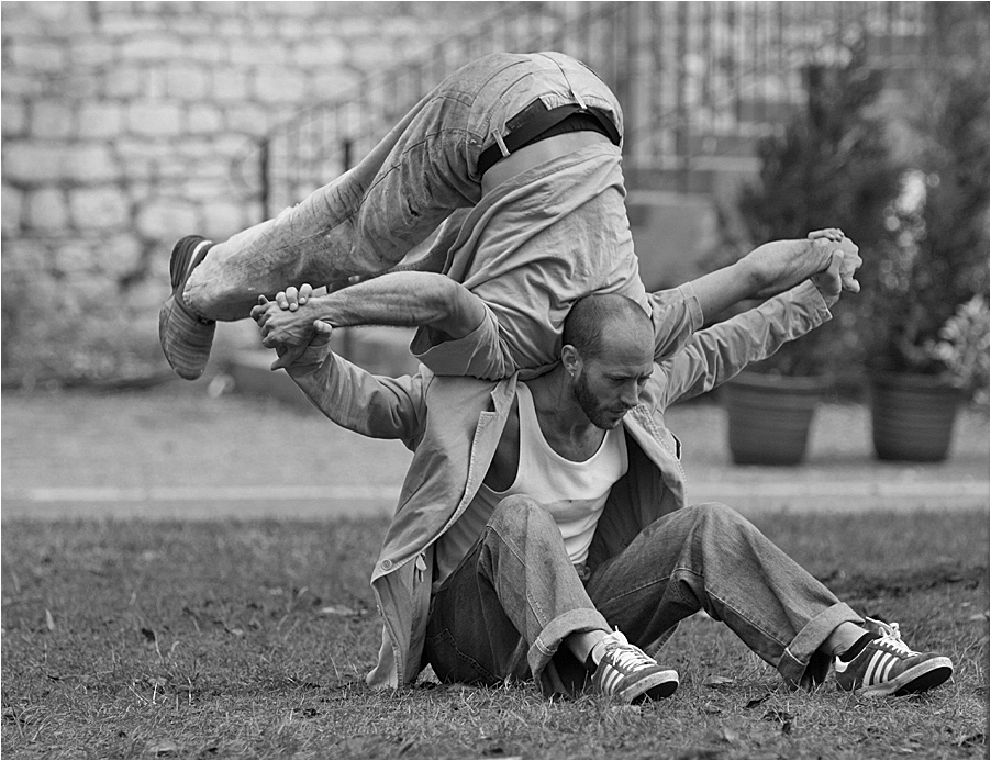 mélange danse théatrale acrobatique1