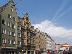 Mélange d’architecture dans une rue d’Augsbourg  -  Architektur-Mischung in einer Augsburger Strasse