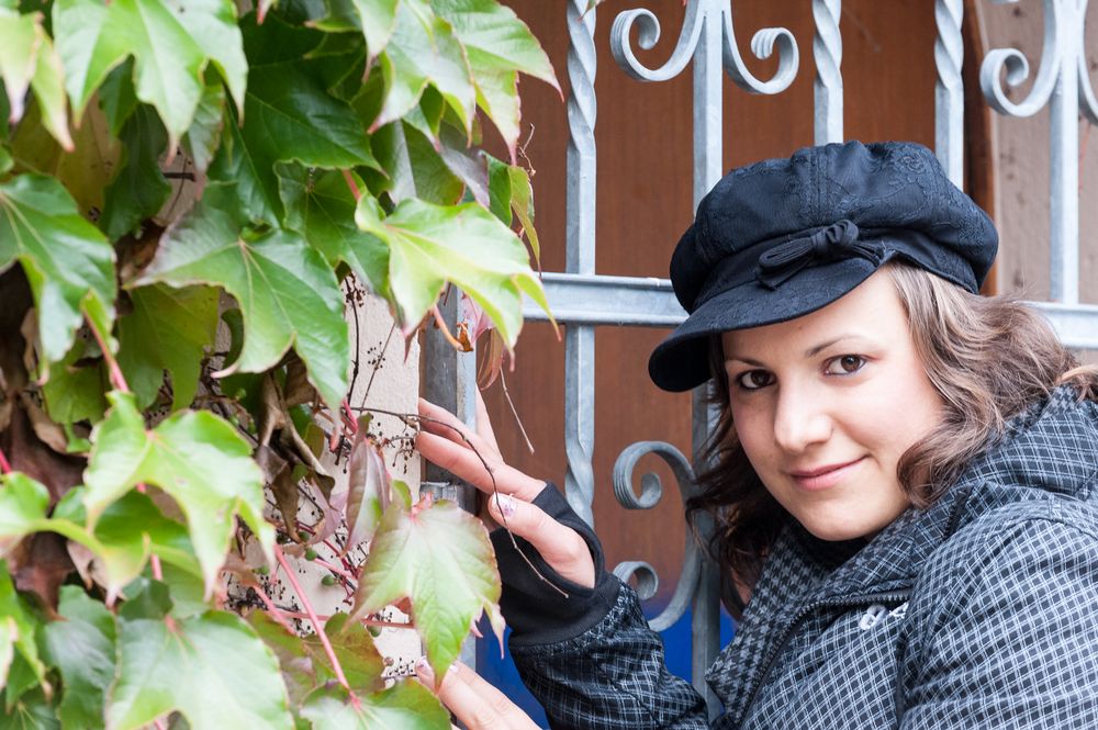 Melanie auf der Roseninsel am Gatter