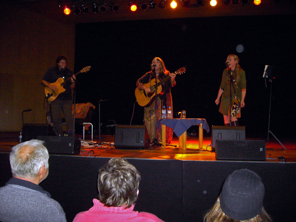 Melanie (Mitte) in der Siegerlandhalle am 14.10.2009
