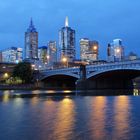 Melbourne bei Nacht im Juli