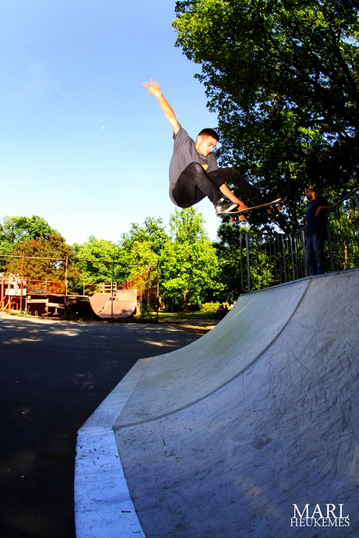 Melon Grab to fakie