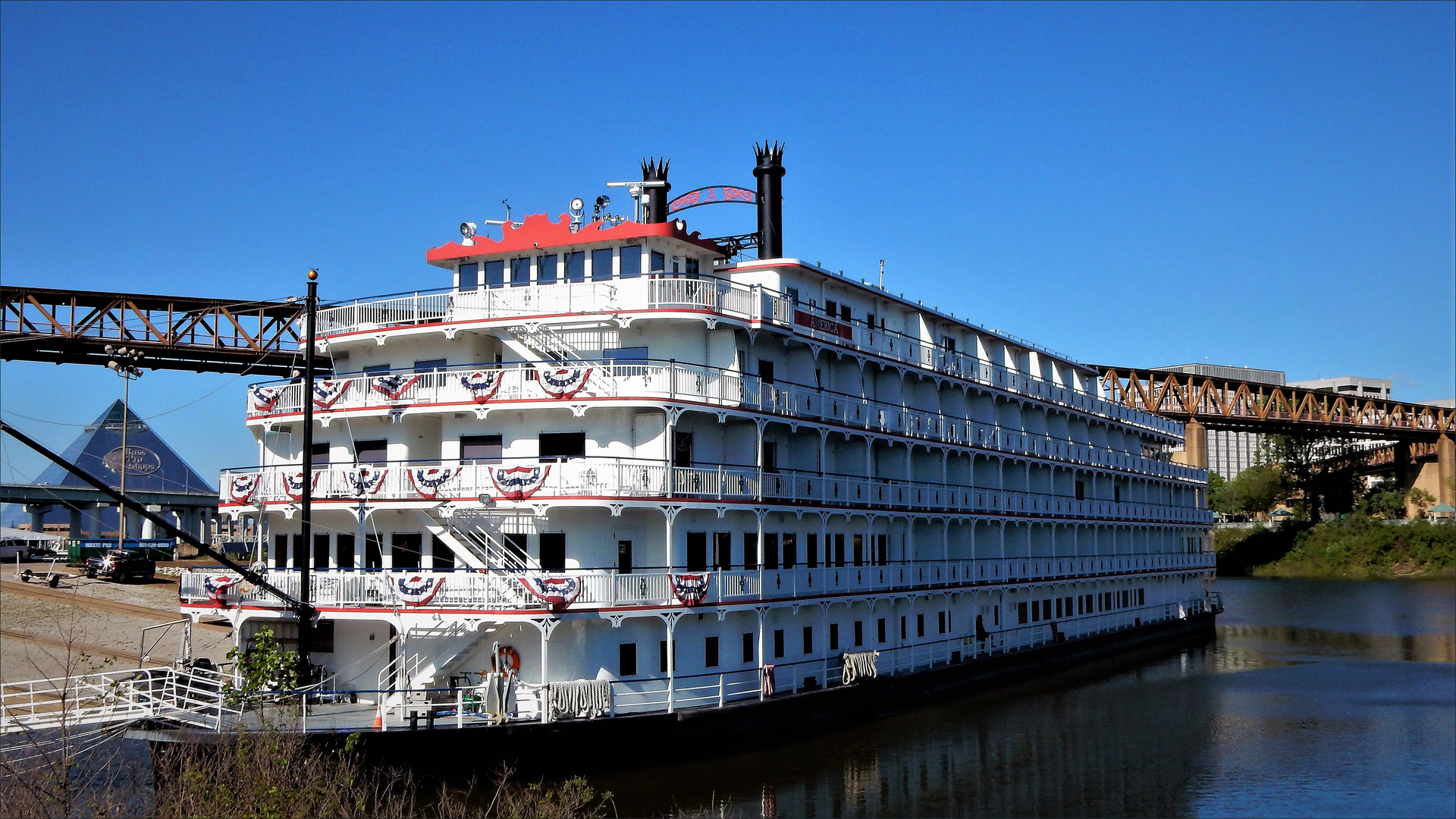 memphis riverboats services