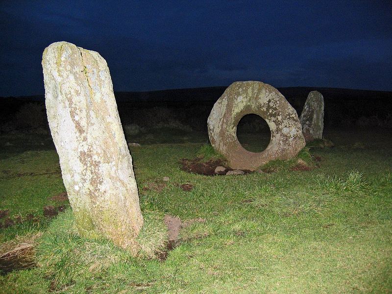 Men-an-Tol; Cornwall