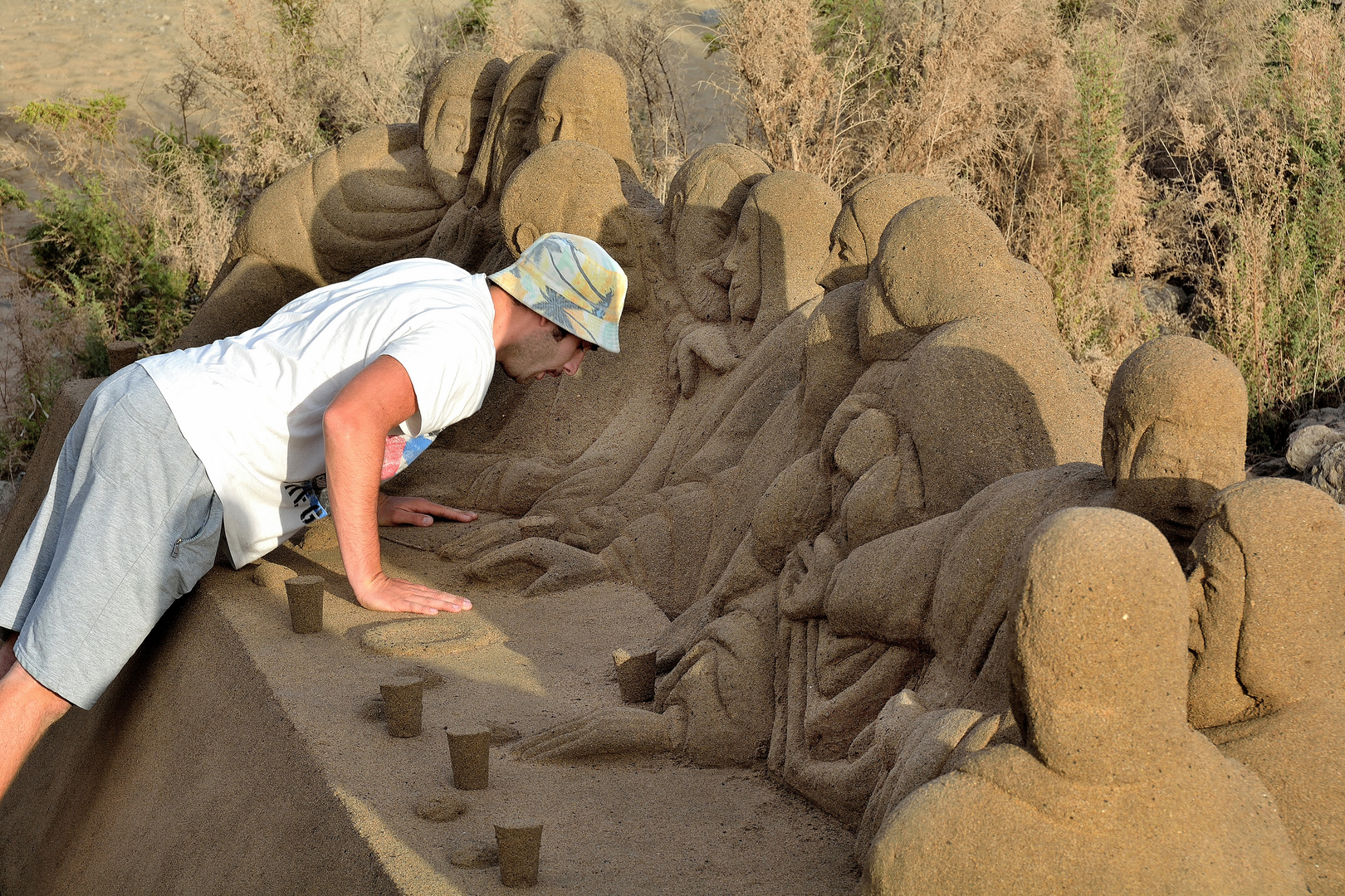 Men at work 63 - Creator of sand sculptures