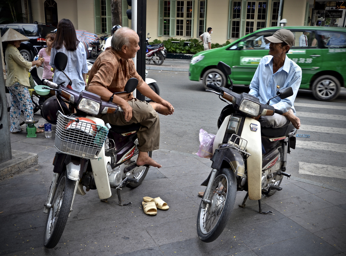 Men chatting in. Vietnam 2015