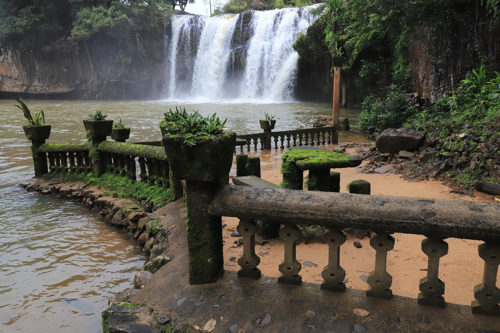 mena creek falls