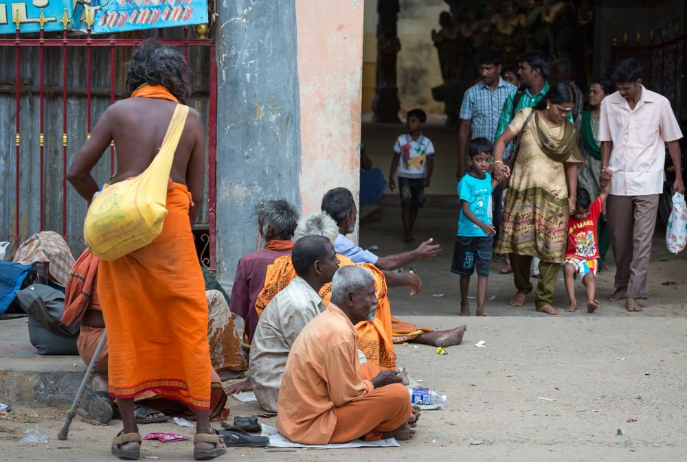Mendiants à la sortie du temple, Rameshwaram