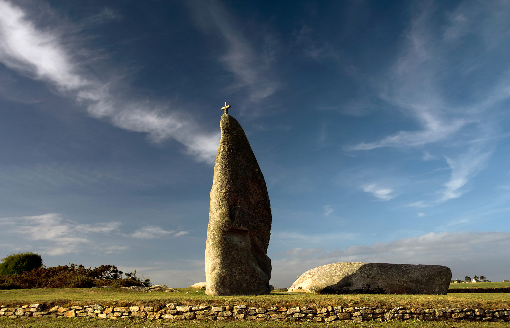 Menhir Menmarz Foto & Bild france, world, wolken Bilder auf