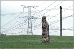 Menhir sous haute-tension