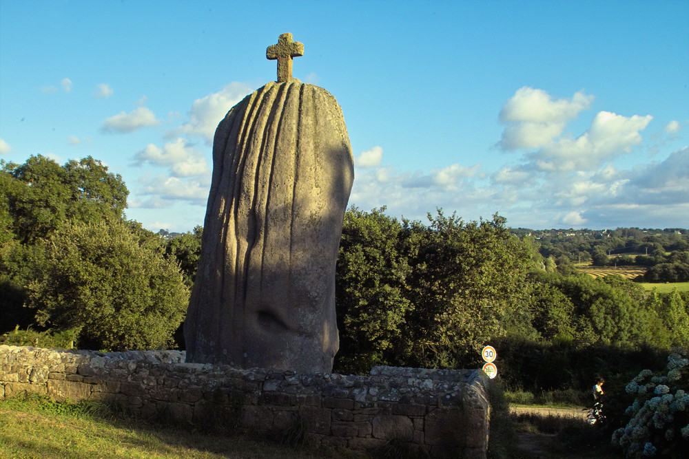 Menhir von St. Uzec