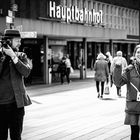 Menschen am Hauptbahnhof ...