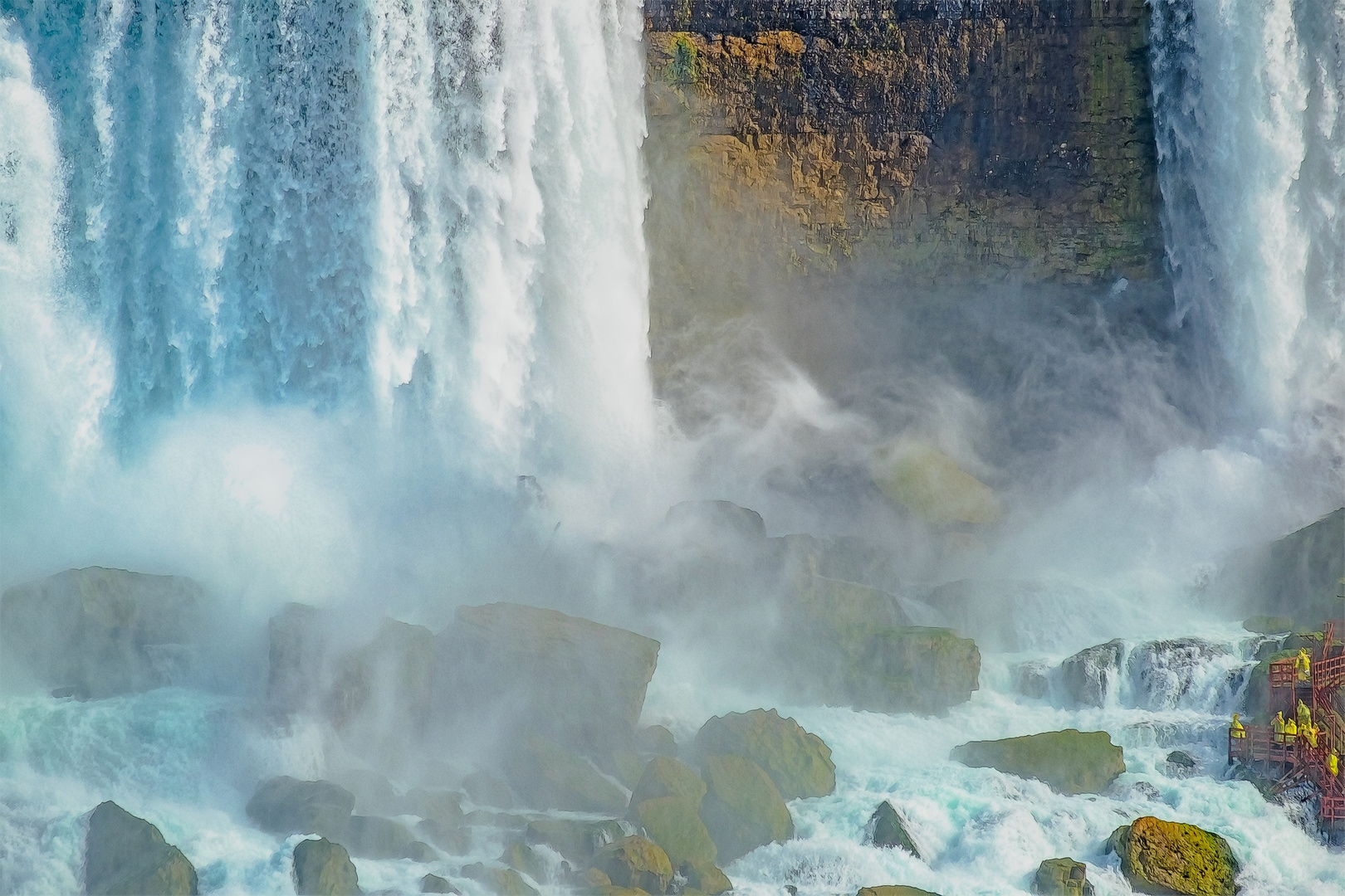 Menschen am Niagara-Fall