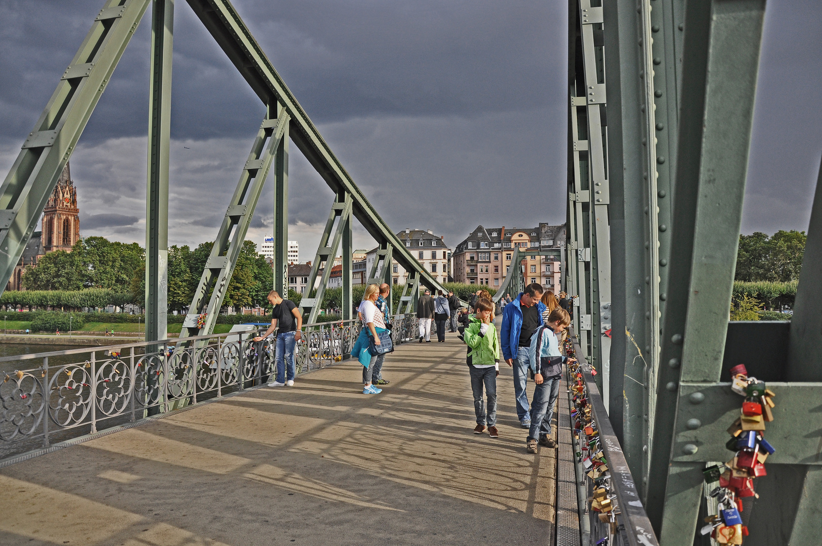 Menschen am Steg