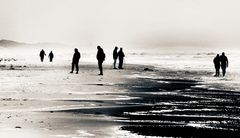 menschen am strand ...