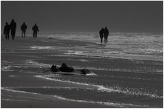 Menschen am Strand ...