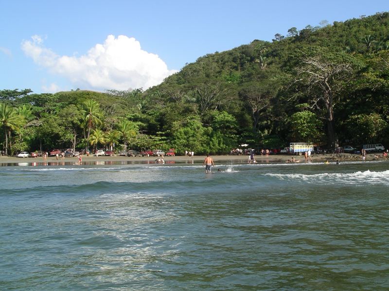 Menschen am Strand (Costa Rica, 1-1-2007)