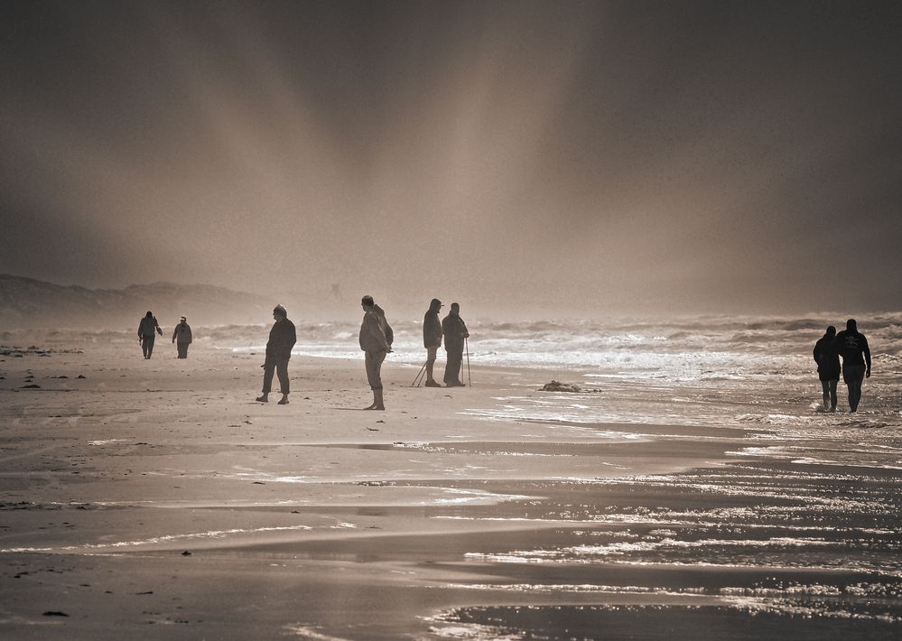 menschen am strand ...