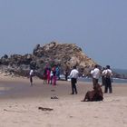 Menschen am Strand von Vagator Goa