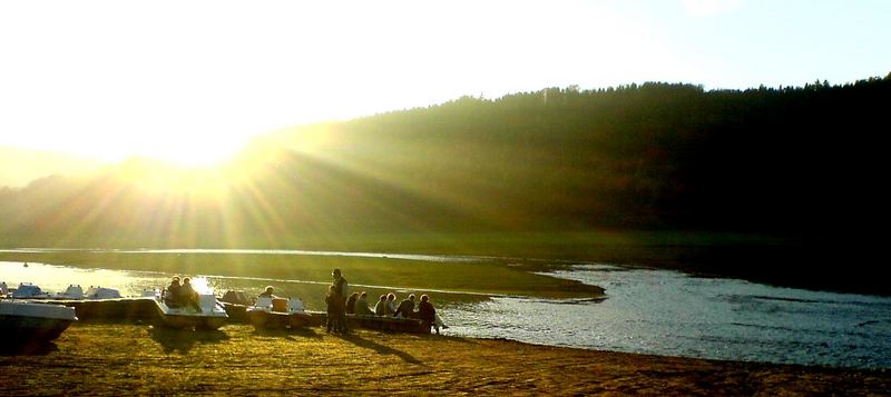 Menschen am Wasser