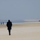 Menschen am weiten Strand