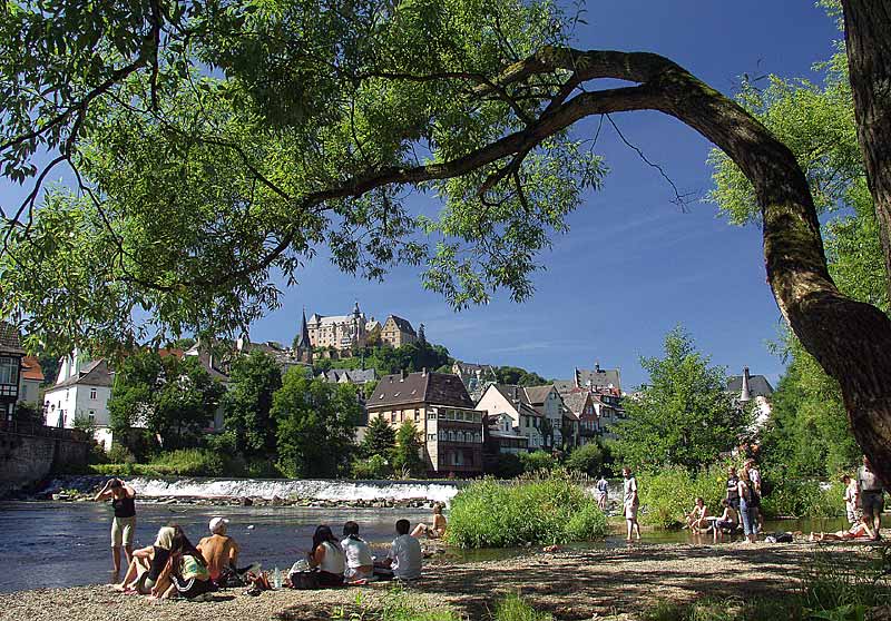 menschen an der lahn